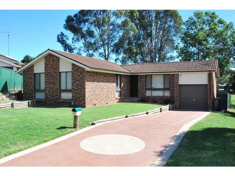 17 Grenache Place, Eschol Park NSW 2558