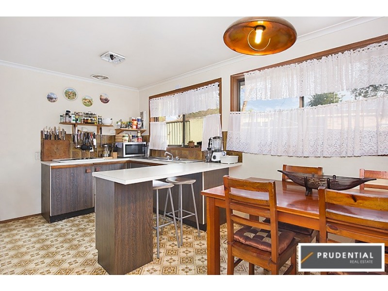 18 Jarndyce Avenue, Ambarvale NSW 2560