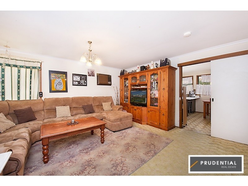 18 Jarndyce Avenue, Ambarvale NSW 2560