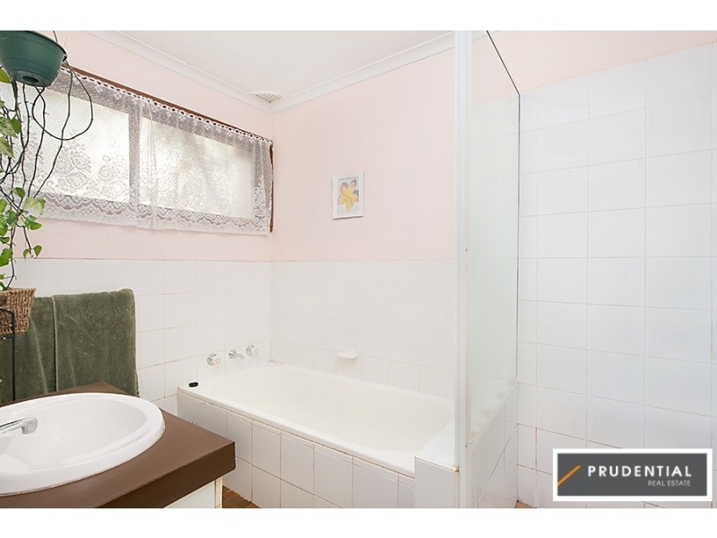 18 Jarndyce Avenue, Ambarvale NSW 2560