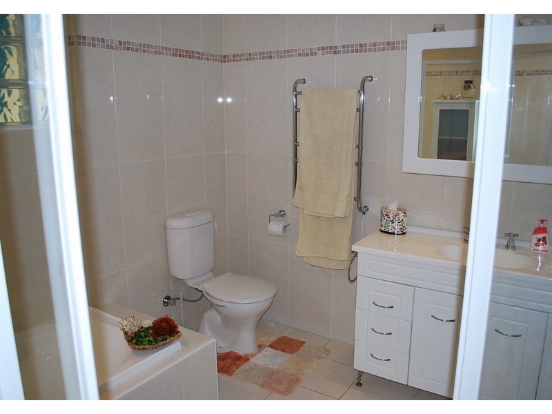 2 Evergreen Ave, Bradbury NSW 2560