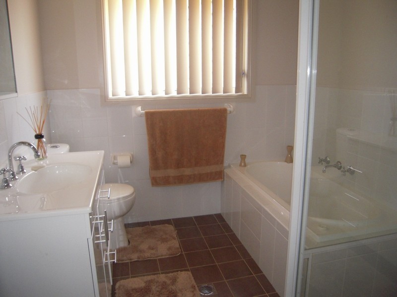 39 Ancona Ave, Spring Farm NSW 2570