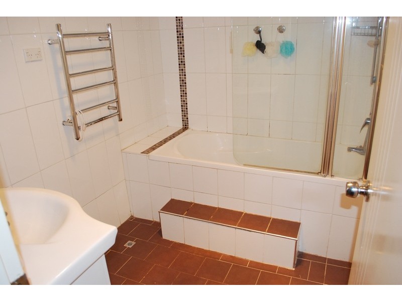 100 Wyangala Cres, Leumeah NSW 2560