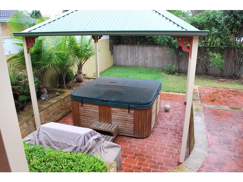 100 Wyangala Cres, Leumeah NSW 2560