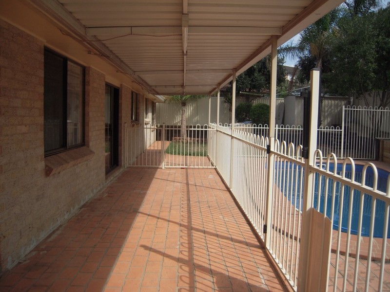 10 Kearns Ave, Kearns NSW 2558