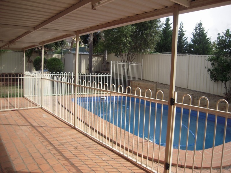 10 Kearns Ave, Kearns NSW 2558