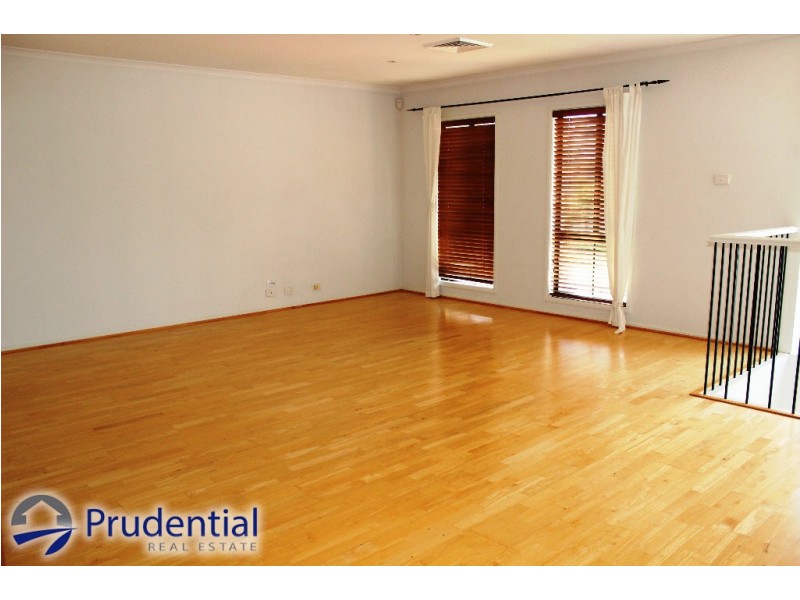 9 Governors Way, Macquarie Links NSW 2565