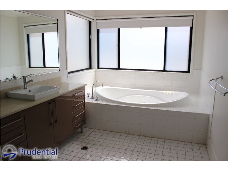 9 Governors Way, Macquarie Links NSW 2565