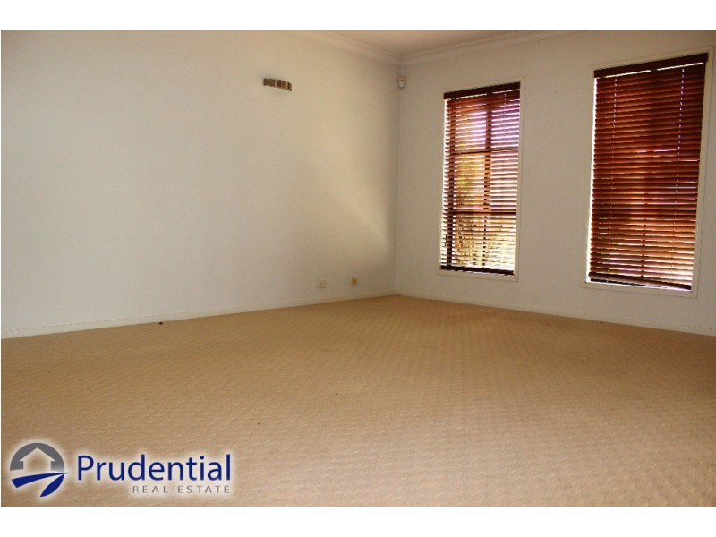 9 Governors Way, Macquarie Links NSW 2565