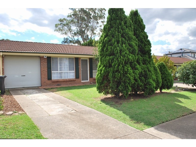 1/5 Macquarie Ave, Leumeah NSW 2560