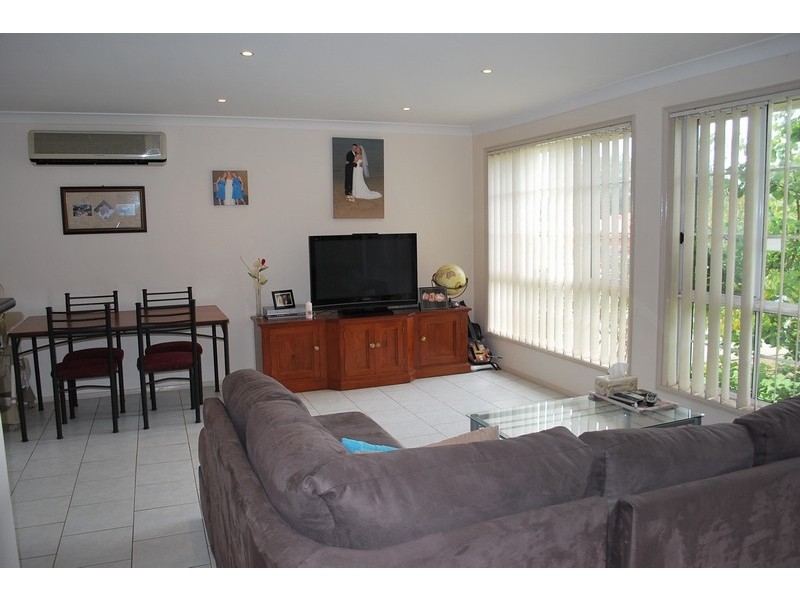 1/5 Macquarie Ave, Leumeah NSW 2560