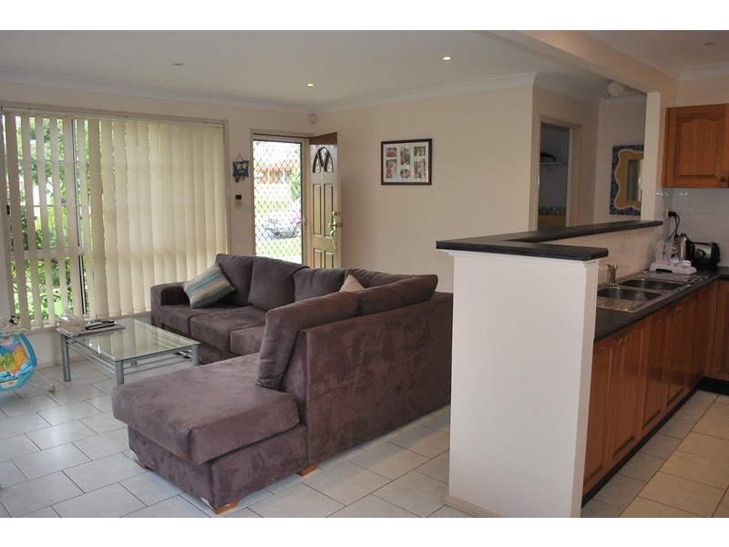 1/5 Macquarie Ave, Leumeah NSW 2560
