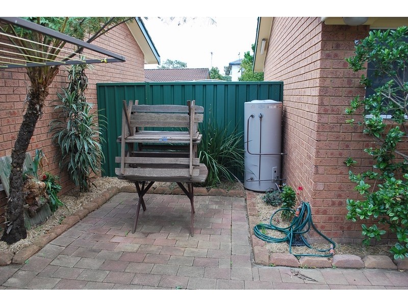 1/5 Macquarie Ave, Leumeah NSW 2560