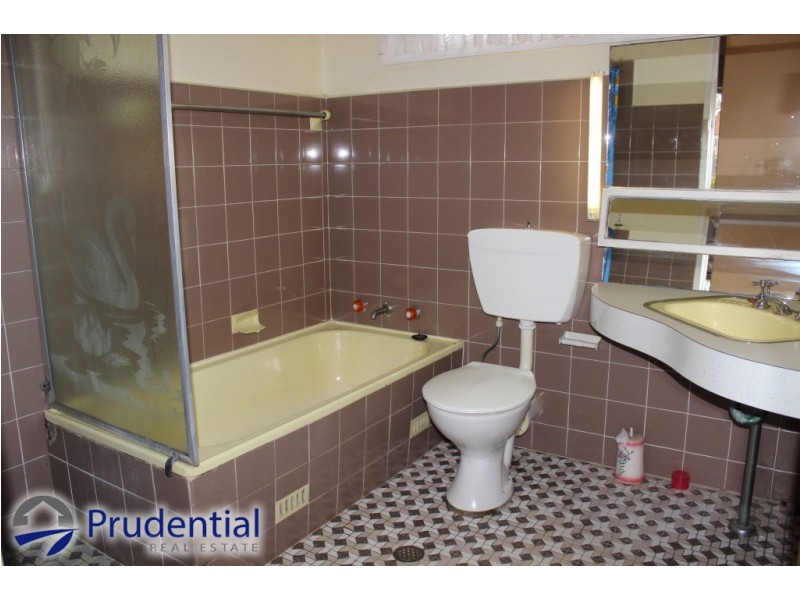 123 St Johns Road, Bradbury NSW 2560