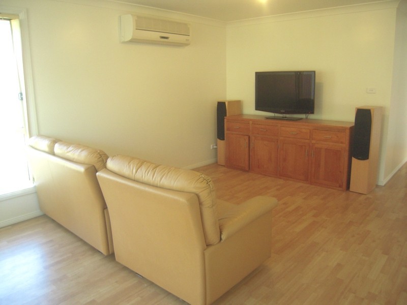 15 Webb Place, Minto NSW 2566