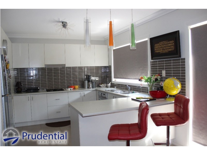 27 Kippax Ave, Leumeah NSW 2560