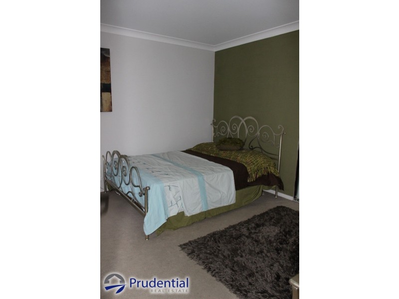 27 Kippax Ave, Leumeah NSW 2560