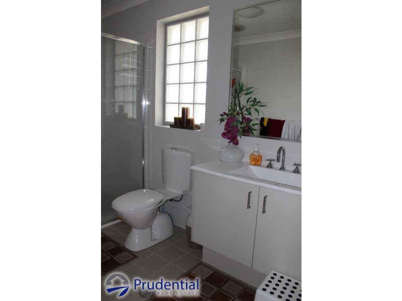 27 Kippax Ave, Leumeah NSW 2560