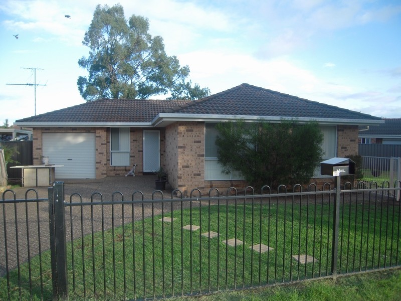 130 Chasselas Ave, Eschol Park NSW 2558