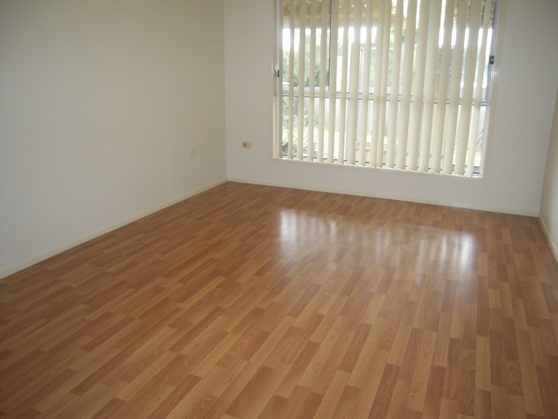 130 Chasselas Ave, Eschol Park NSW 2558