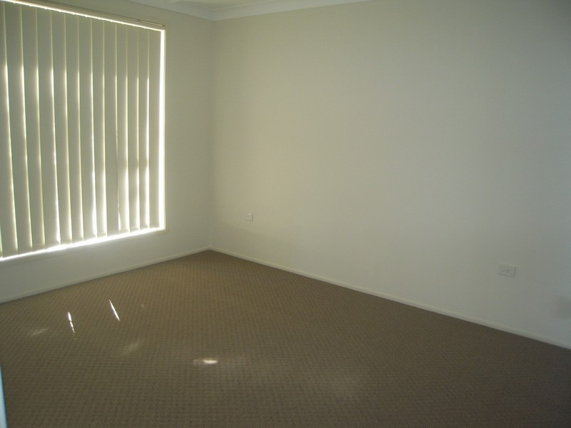 130 Chasselas Ave, Eschol Park NSW 2558