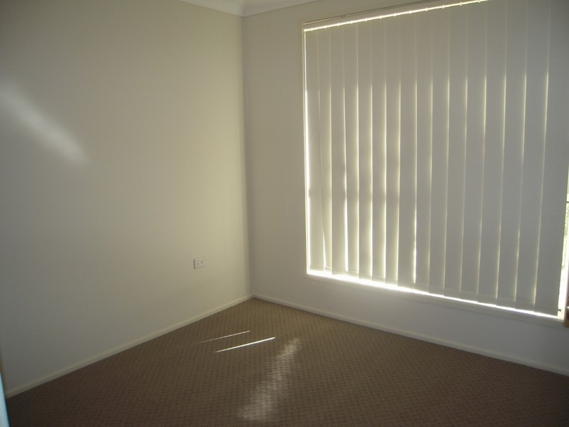 130 Chasselas Ave, Eschol Park NSW 2558