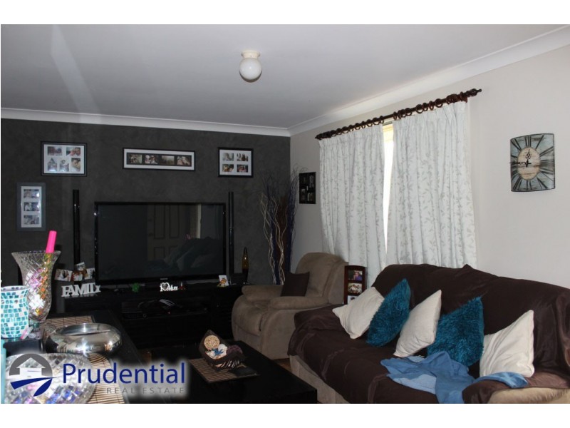 10 Quinion Place, Ambarvale NSW 2560
