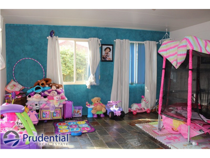 10 Quinion Place, Ambarvale NSW 2560