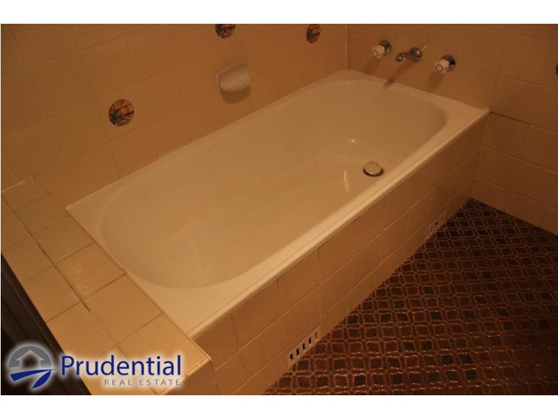 10 Peggotty Avenue, Ambarvale NSW 2560