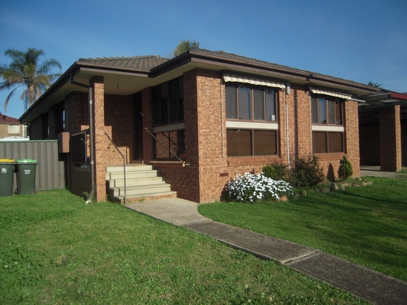 233 Copperfield Drive, Rosemeadow NSW 2560