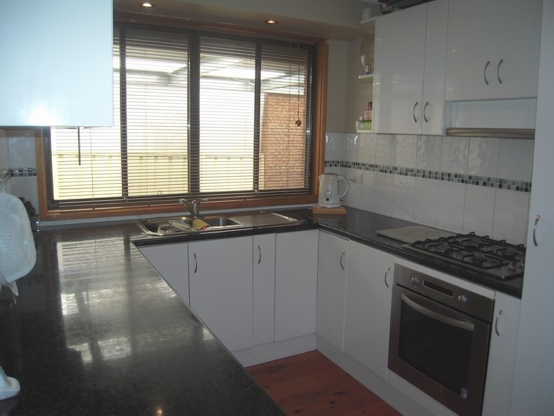 233 Copperfield Drive, Rosemeadow NSW 2560