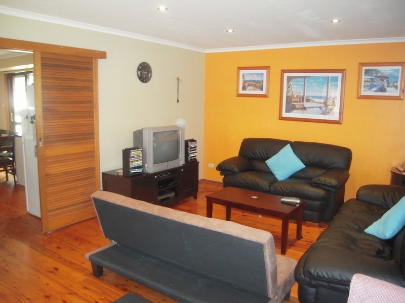 233 Copperfield Drive, Rosemeadow NSW 2560