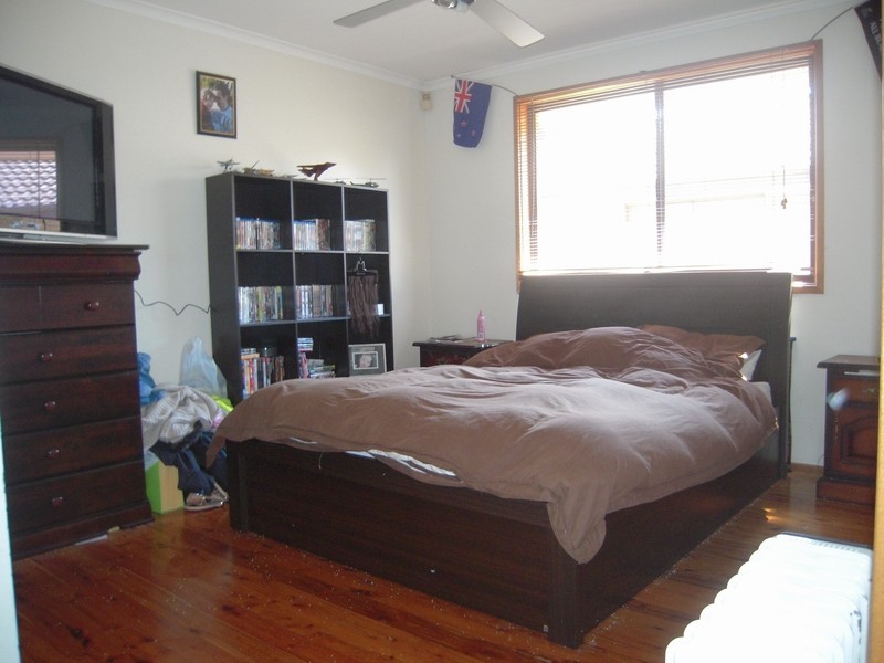 233 Copperfield Drive, Rosemeadow NSW 2560