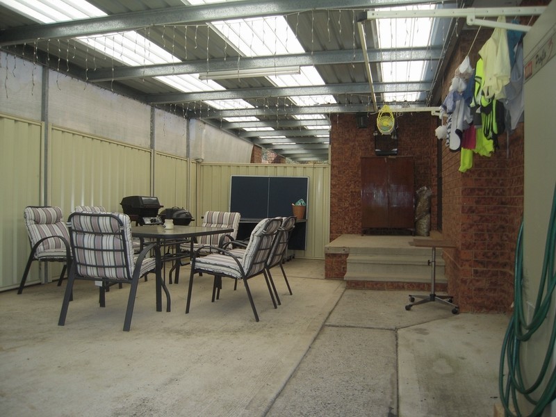 233 Copperfield Drive, Rosemeadow NSW 2560