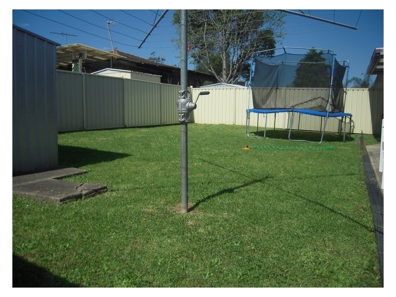 233 Copperfield Drive, Rosemeadow NSW 2560