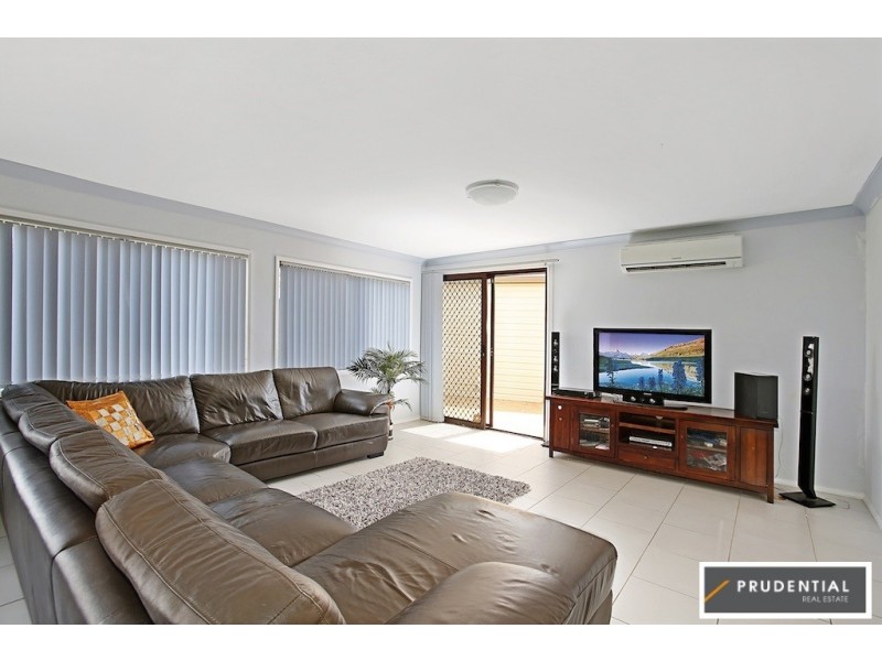 21 Donalbain Circuit, Rosemeadow NSW 2560