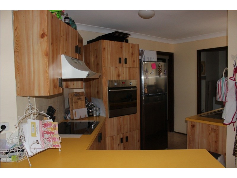 1/4 Mary Street, Macquarie Fields NSW 2564