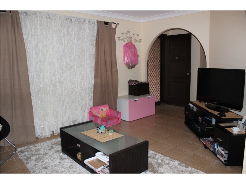 1/4 Mary Street, Macquarie Fields NSW 2564