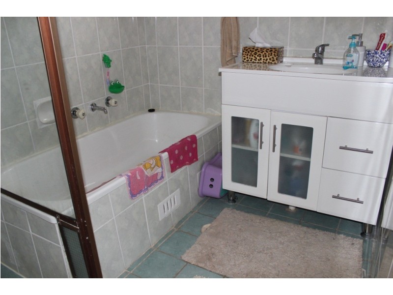 1/4 Mary Street, Macquarie Fields NSW 2564