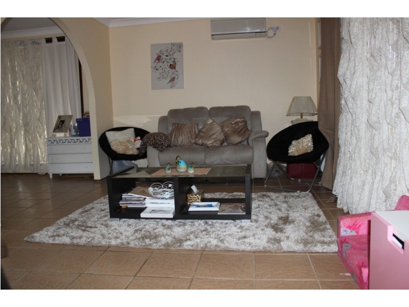 1/4 Mary Street, Macquarie Fields NSW 2564