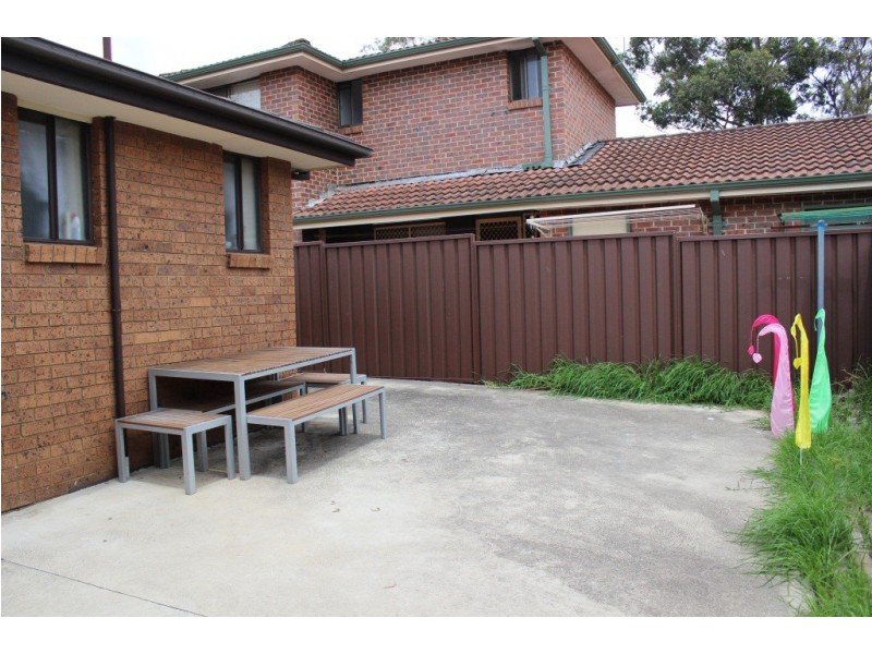 1/4 Mary Street, Macquarie Fields NSW 2564
