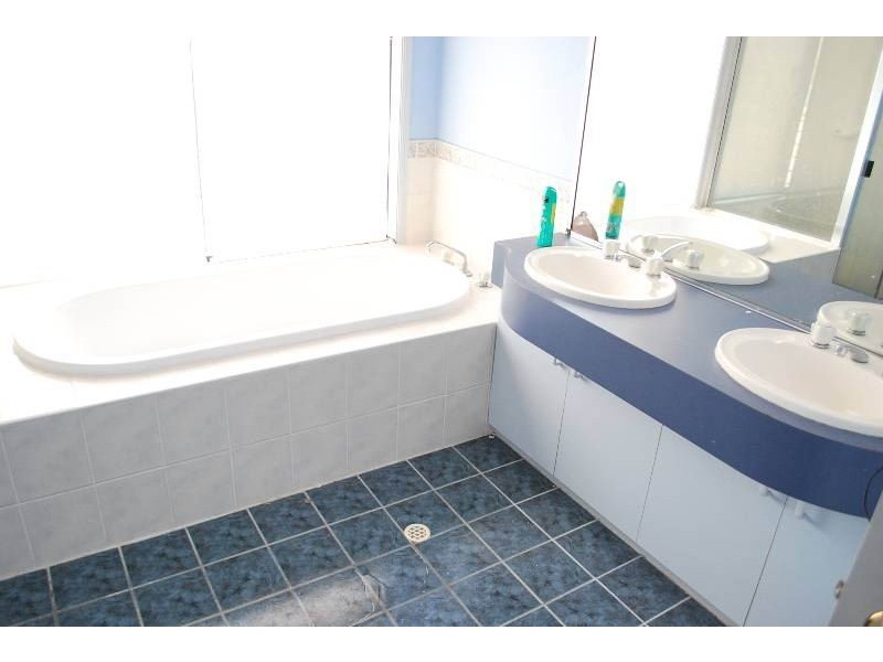 60 Glen Alpine Drive, Glen Alpine NSW 2560