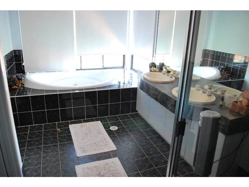 60 Glen Alpine Drive, Glen Alpine NSW 2560