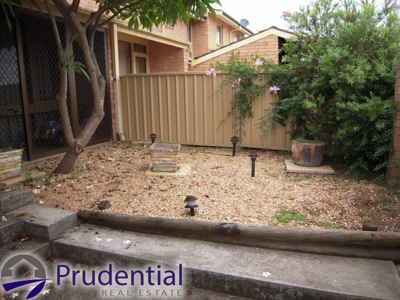 14/42 Woodhouse Drive, Ambarvale NSW 2560