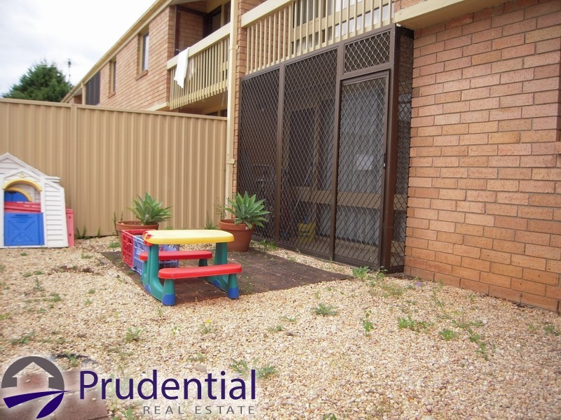 14/42 Woodhouse Drive, Ambarvale NSW 2560