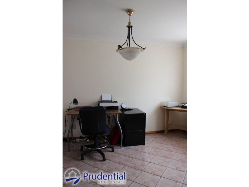 9 Cawdor Place, Rosemeadow NSW 2560