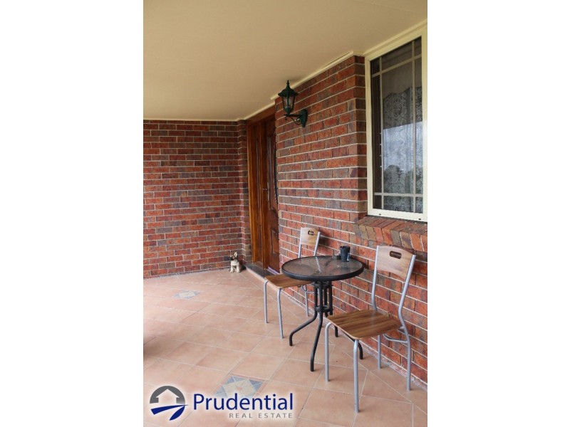 9 Cawdor Place, Rosemeadow NSW 2560