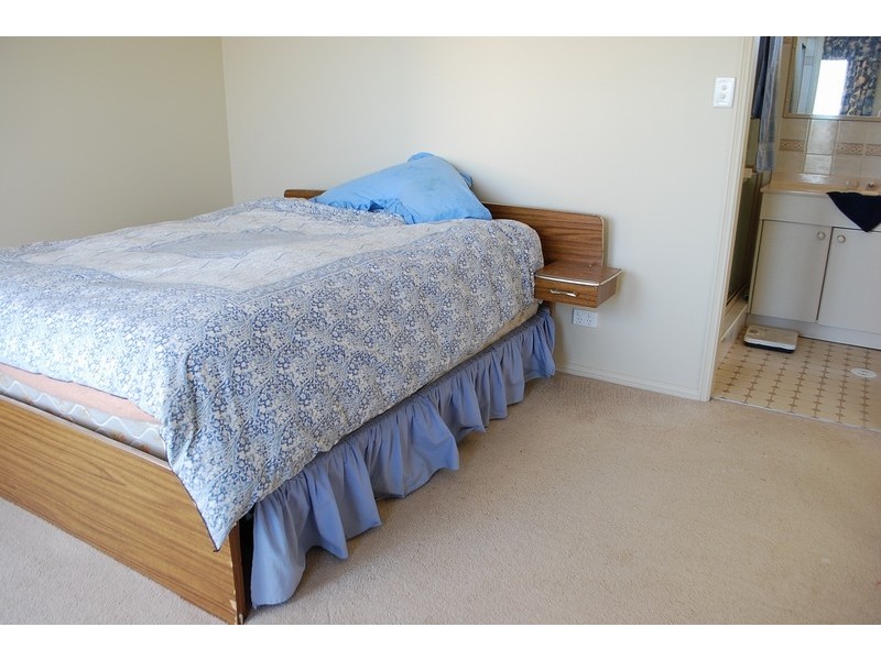 8 Calmar Close, Glen Alpine NSW 2560