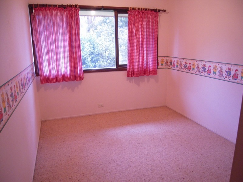 18 Omaru Crescent, Bradbury NSW 2560