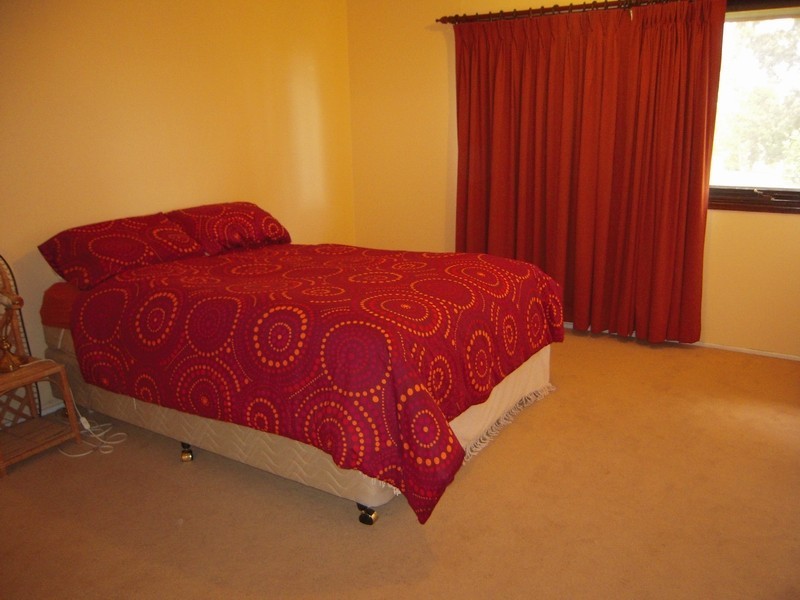 18 Omaru Crescent, Bradbury NSW 2560